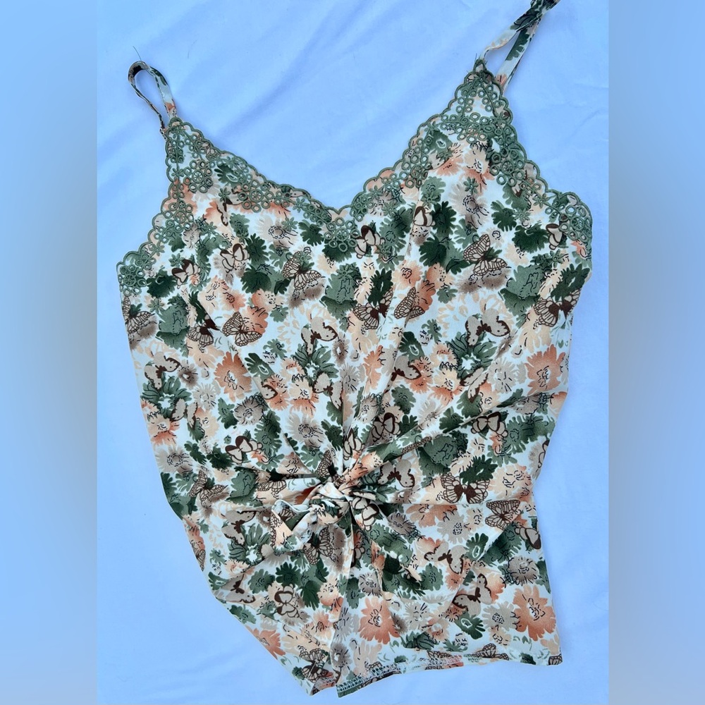 SHEIN 2pc Set Paperbag Pocket Shorts Belted S Floral Satin Cami Lace Inset XS - Picture 3 of 11